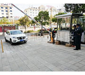 什么是云南車牌智能識(shí)別系統(tǒng)？選購時(shí)應(yīng)該注意哪些方面？